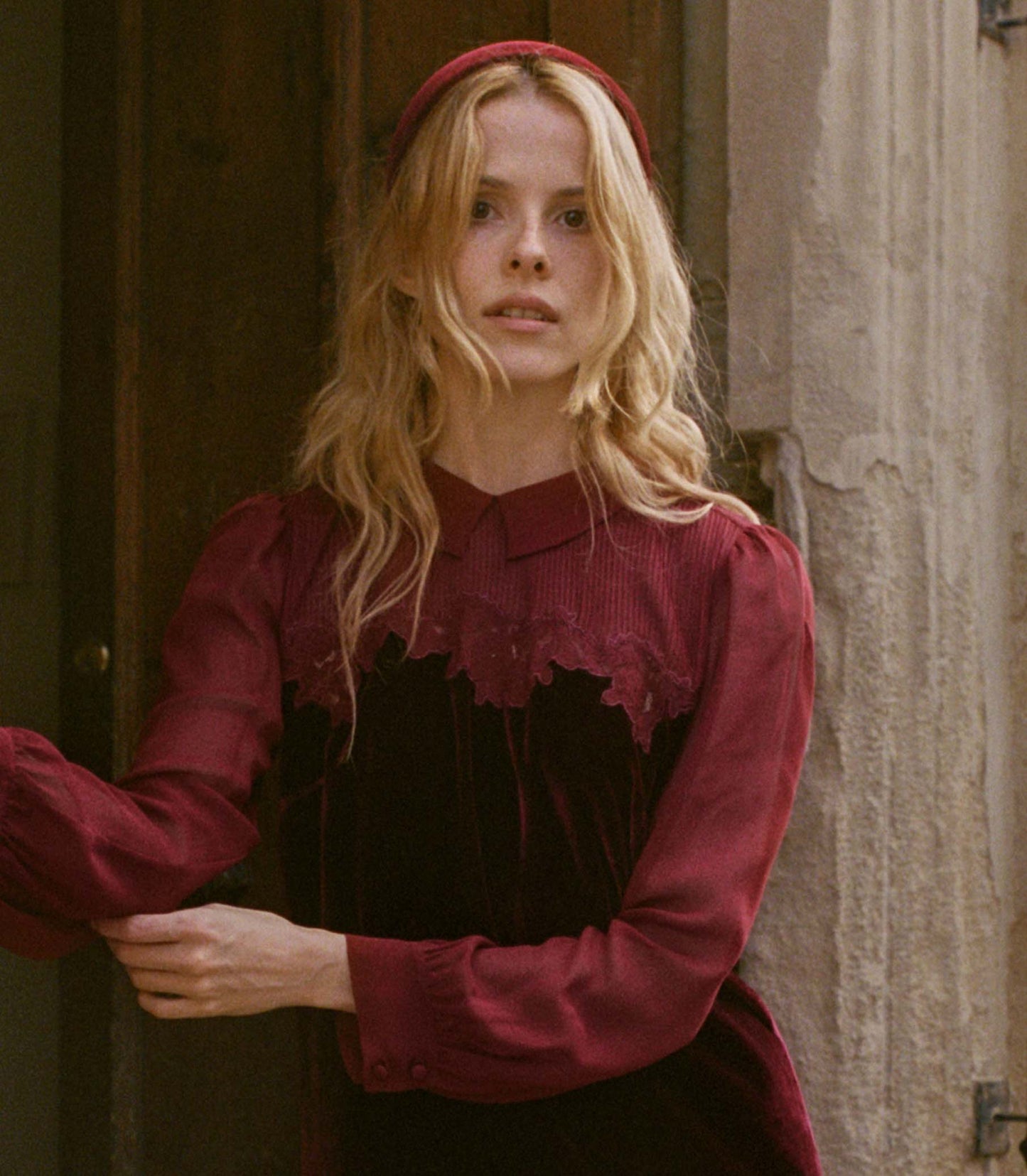 SESTRI HEADBAND -- CRIMSON VELVET